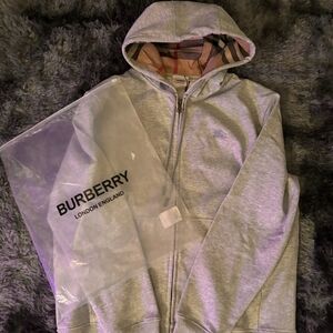 🧥 BURBERRY GREY ZIP-UP HOODIE